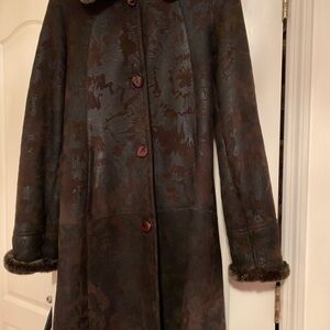 Elegant Shearling Brown/Black Coat with hood.